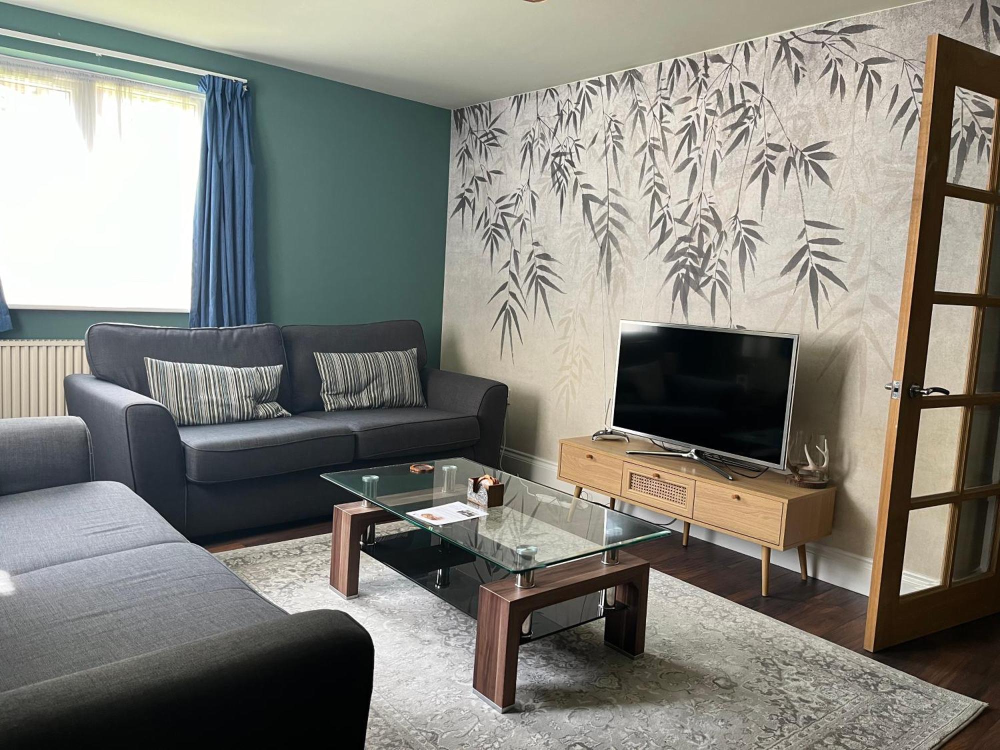 לונדון Comfortable Two Bedroom Modern Apartment מראה חיצוני תמונה