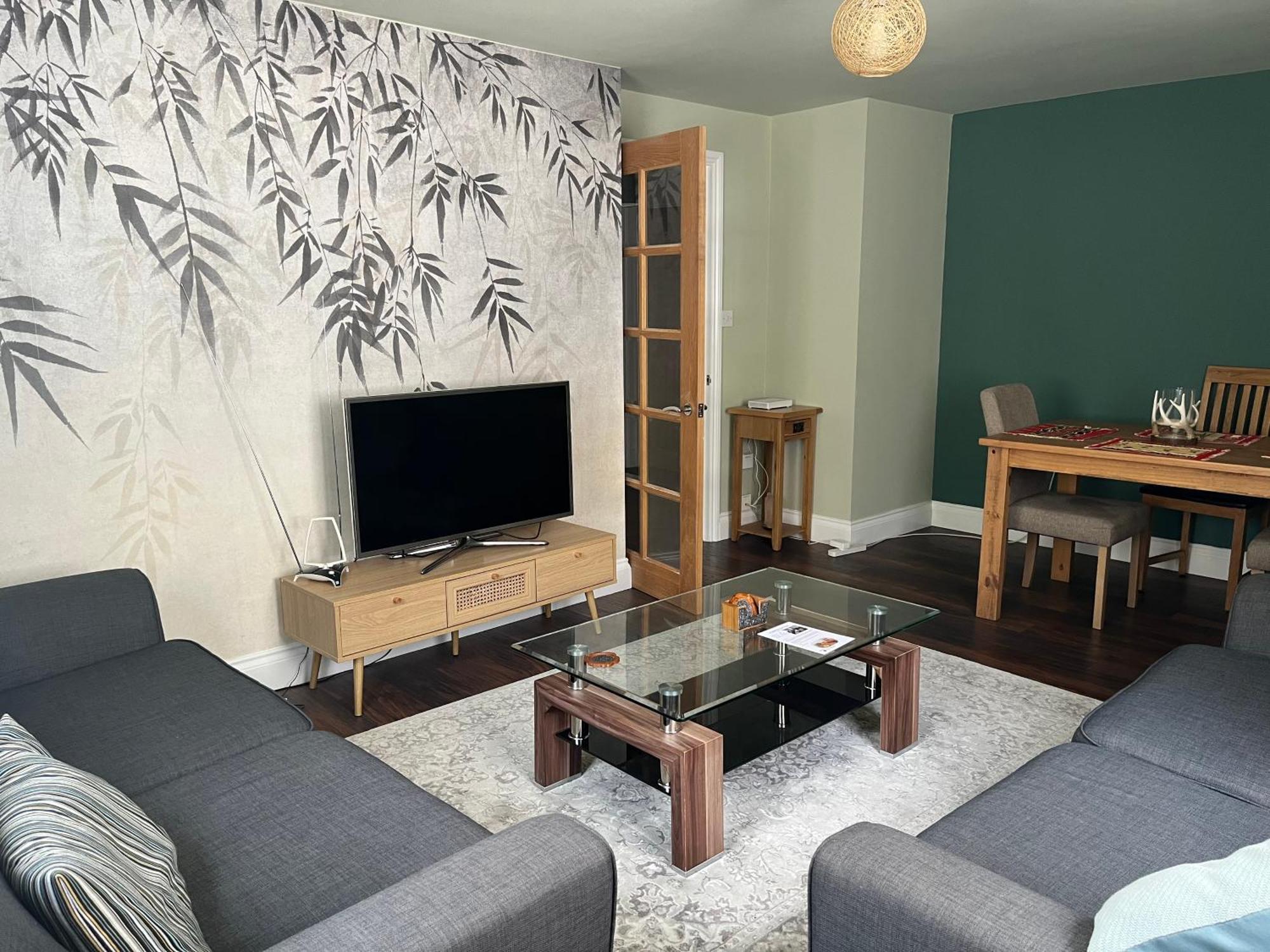 לונדון Comfortable Two Bedroom Modern Apartment מראה חיצוני תמונה