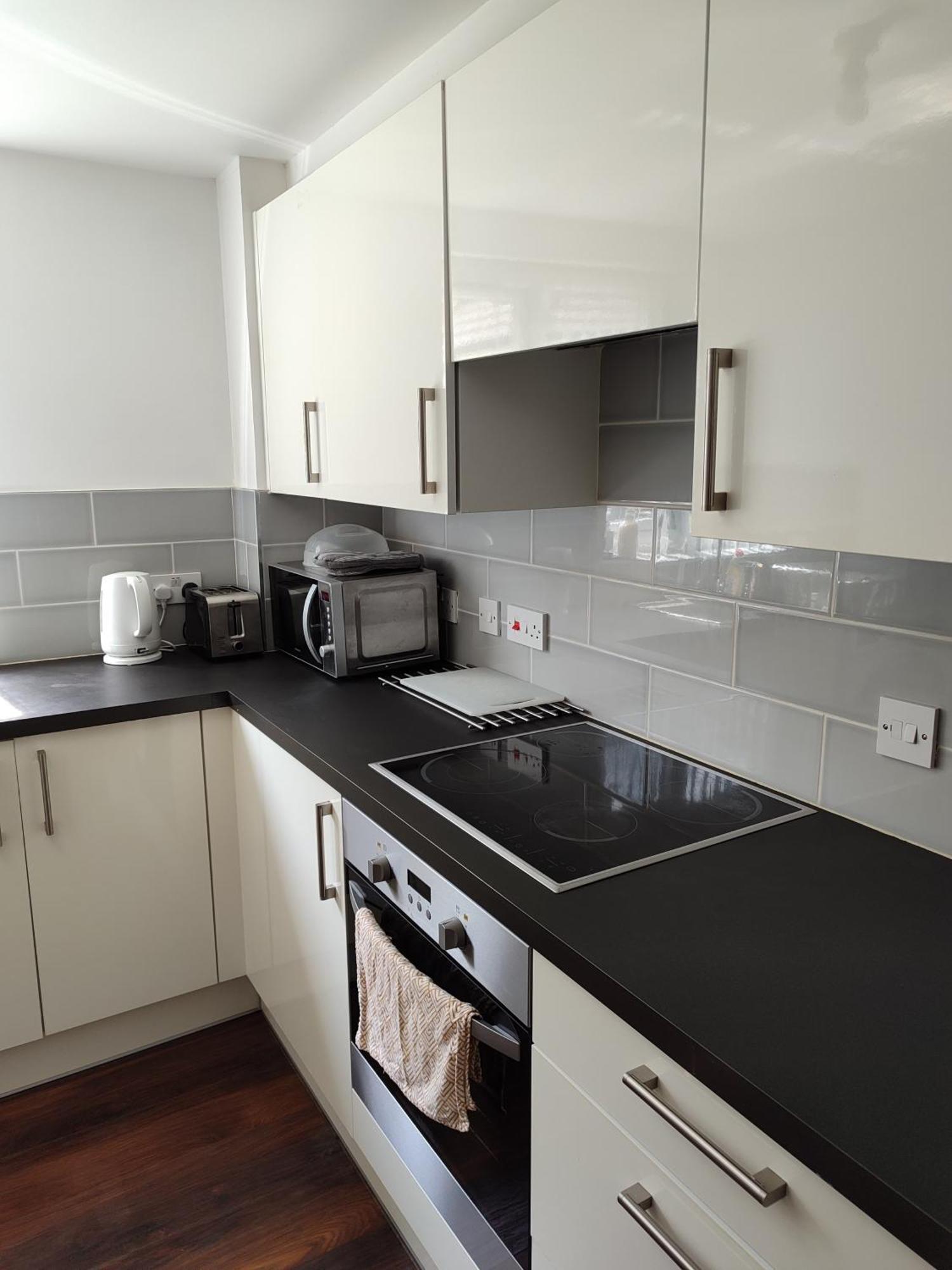 לונדון Comfortable Two Bedroom Modern Apartment מראה חיצוני תמונה