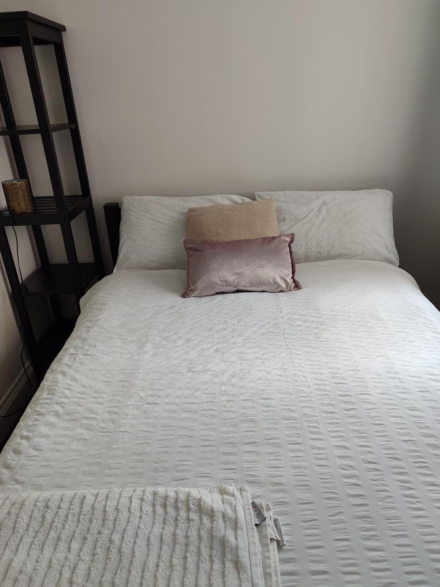 לונדון Comfortable Two Bedroom Modern Apartment מראה חיצוני תמונה